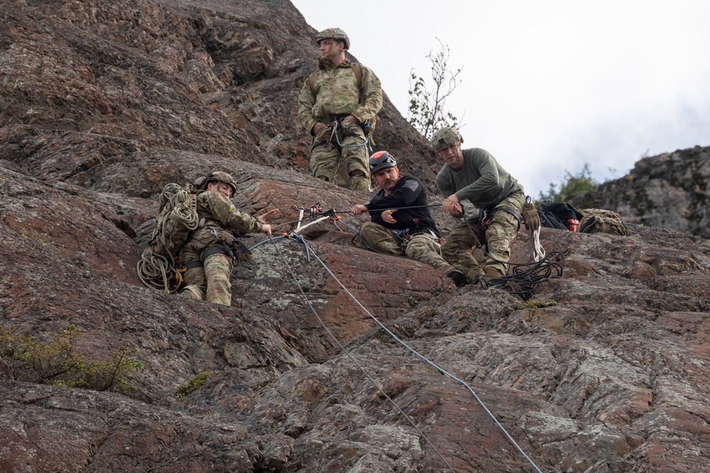 3rd ASOS special warfare Airmen test mountaineering skills in Alaska
