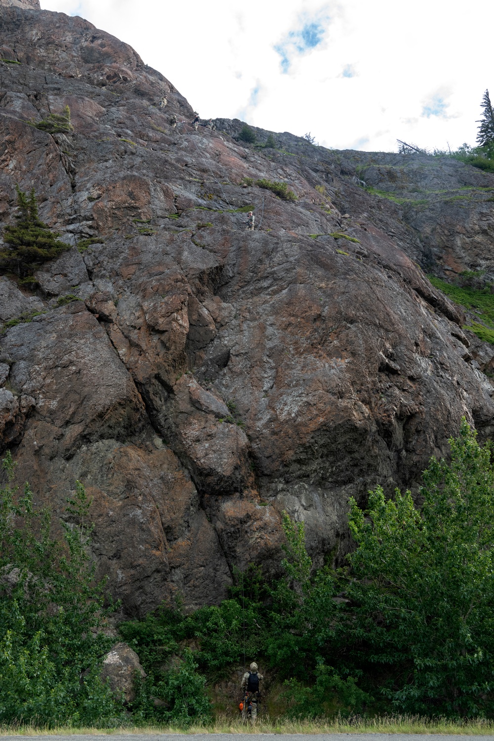 3rd ASOS special warfare Airmen test mountaineering skills in Alaska