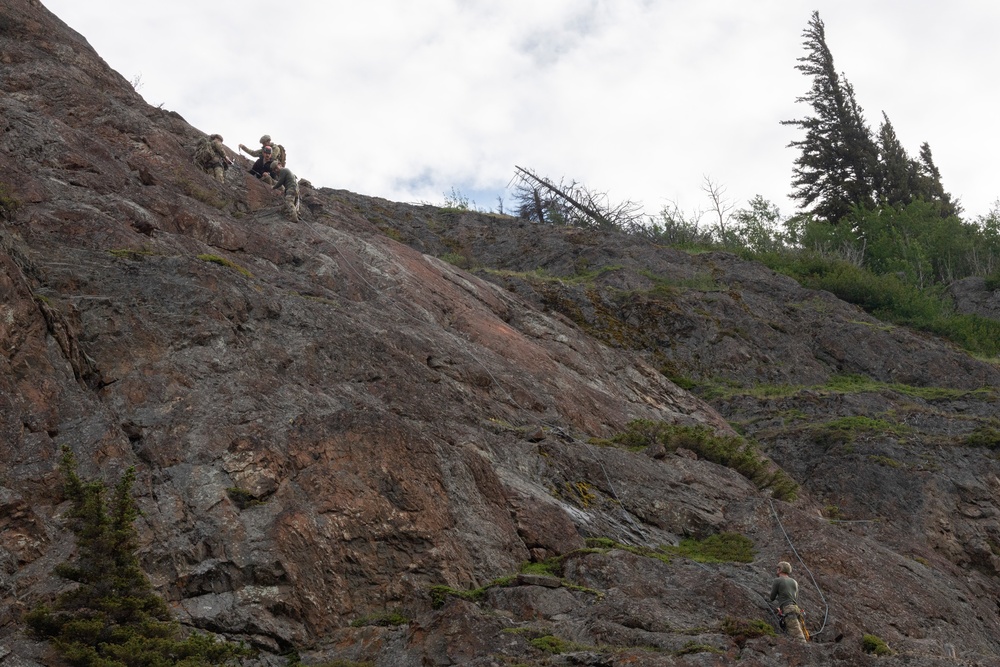 3rd ASOS special warfare Airmen test mountaineering skills in Alaska
