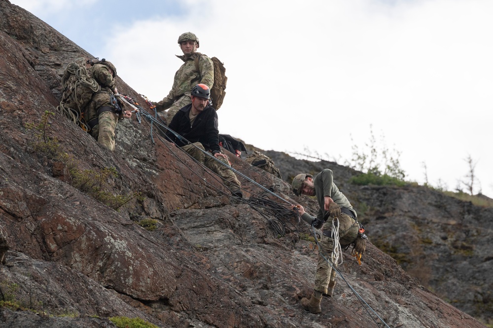 3rd ASOS special warfare Airmen test mountaineering skills in Alaska