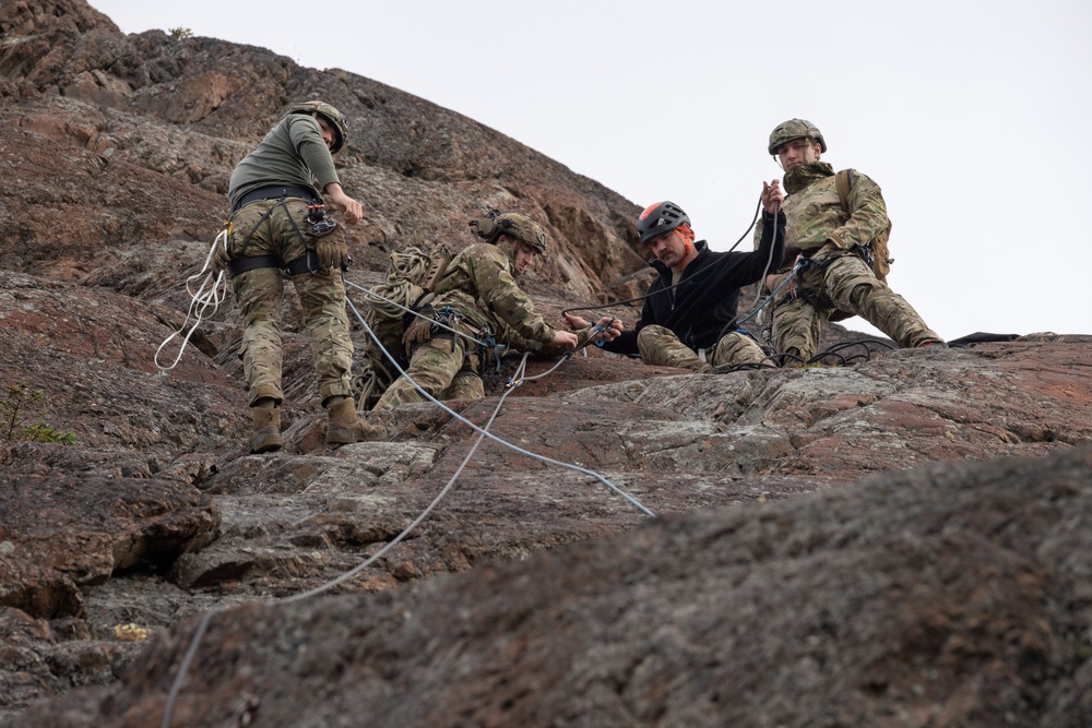 3rd ASOS special warfare Airmen test mountaineering skills in Alaska