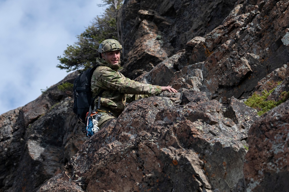 3rd ASOS special warfare Airmen test mountaineering skills in Alaska