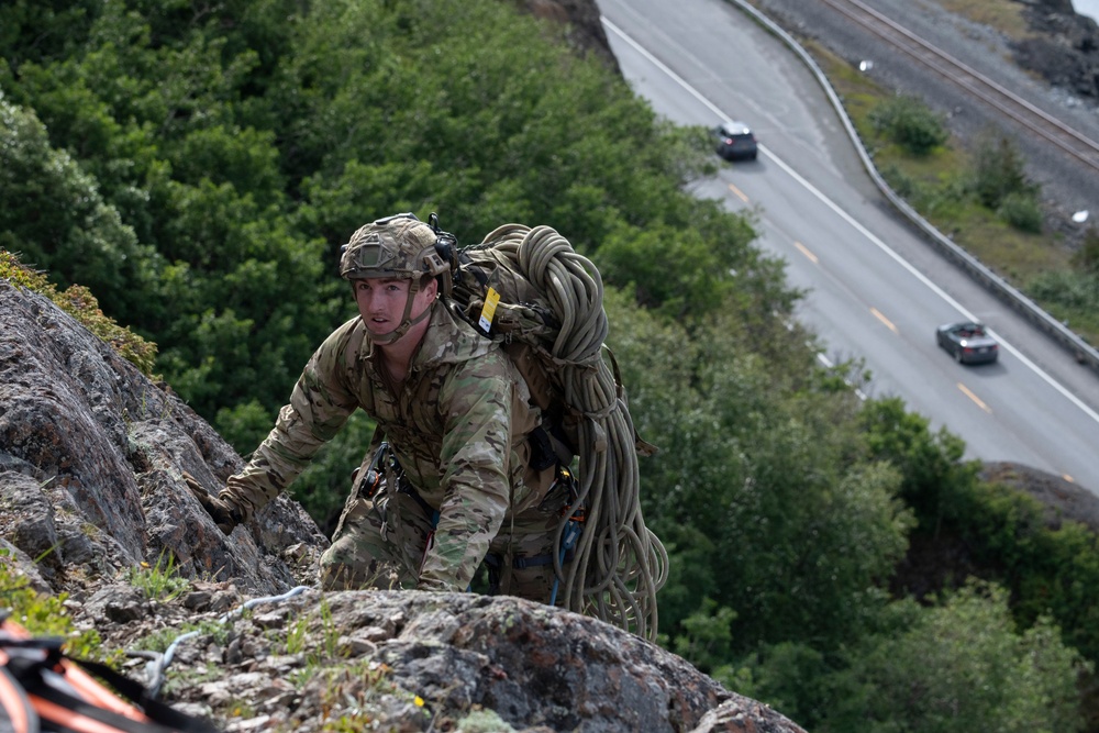 3rd ASOS special warfare Airmen test mountaineering skills in Alaska