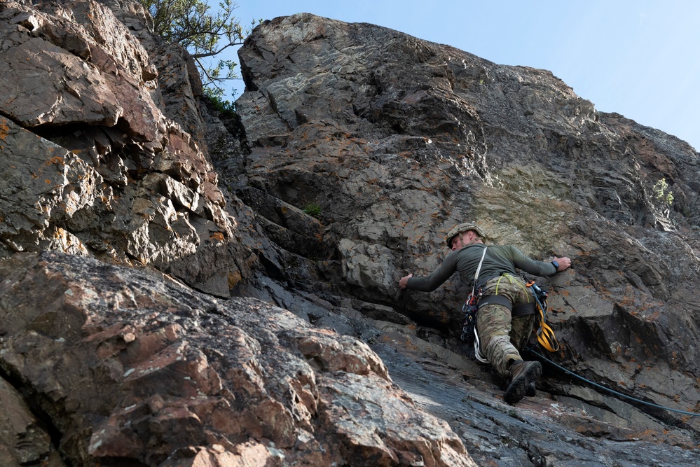 3rd ASOS special warfare Airmen test mountaineering skills in Alaska