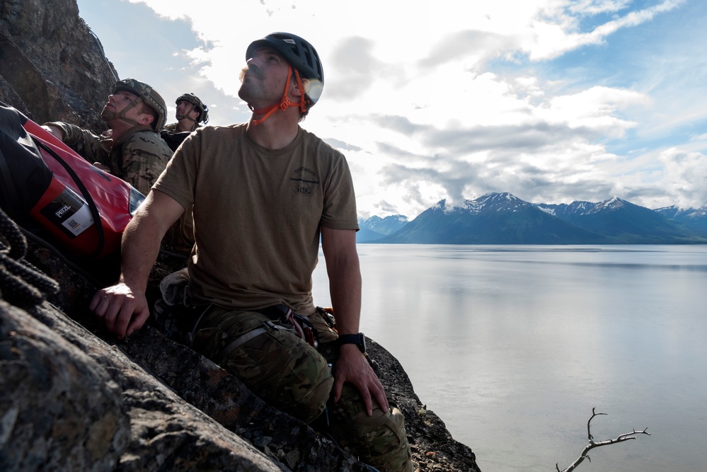 3rd ASOS special warfare Airmen test mountaineering skills in Alaska