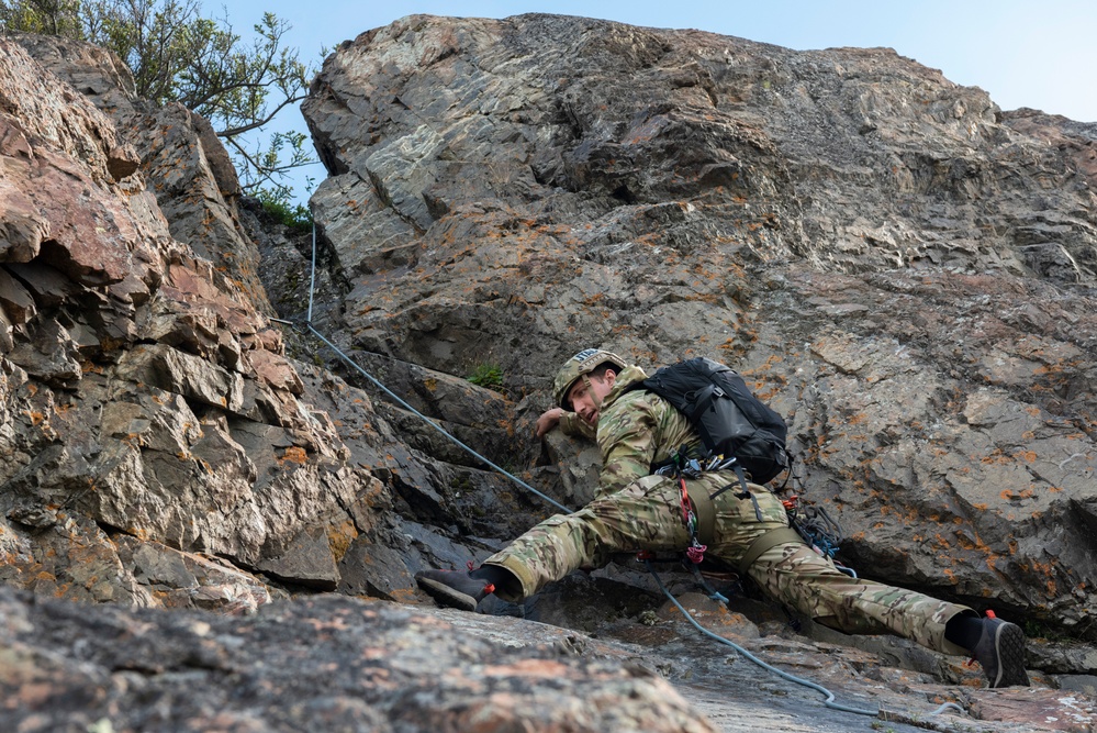 3rd ASOS special warfare Airmen test mountaineering skills in Alaska