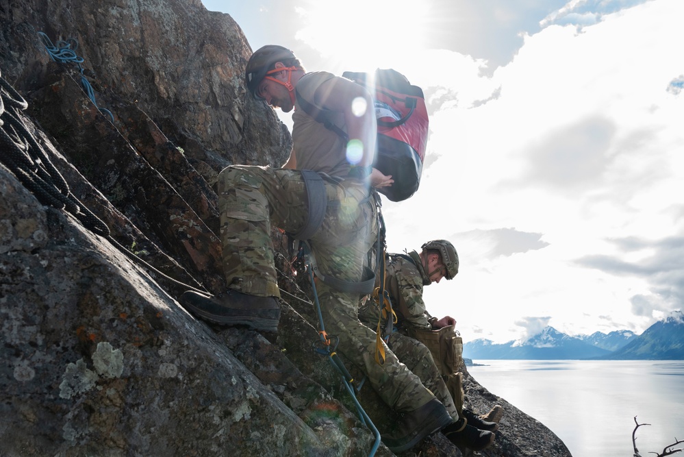 3rd ASOS special warfare Airmen test mountaineering skills in Alaska