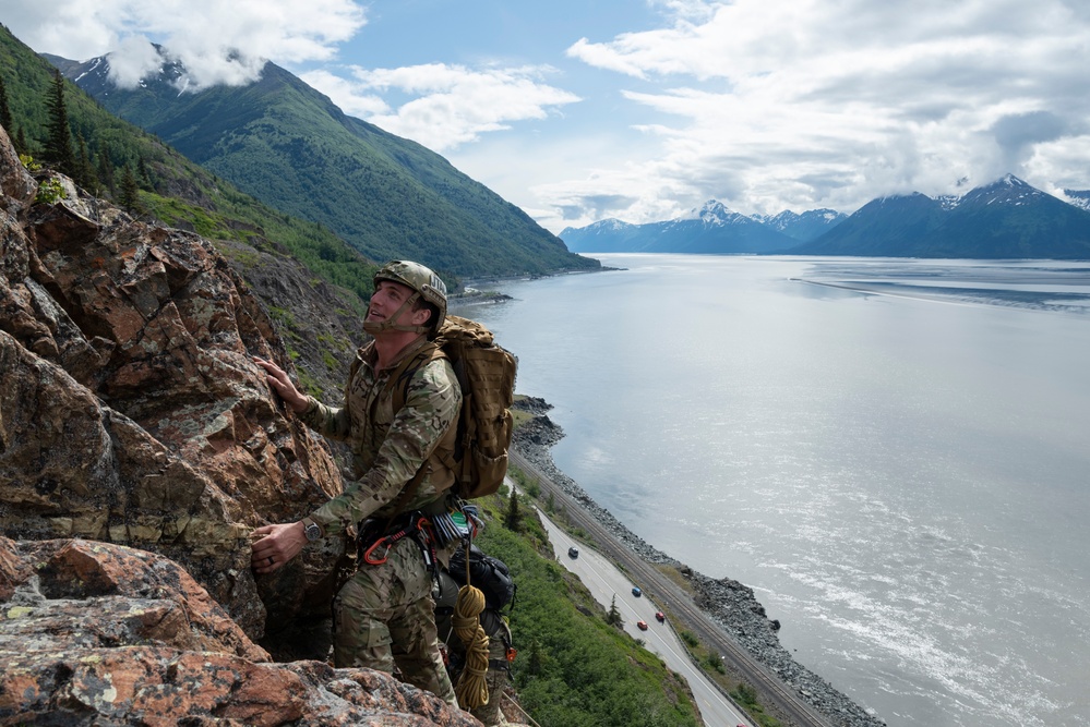 3rd ASOS special warfare Airmen test mountaineering skills in Alaska