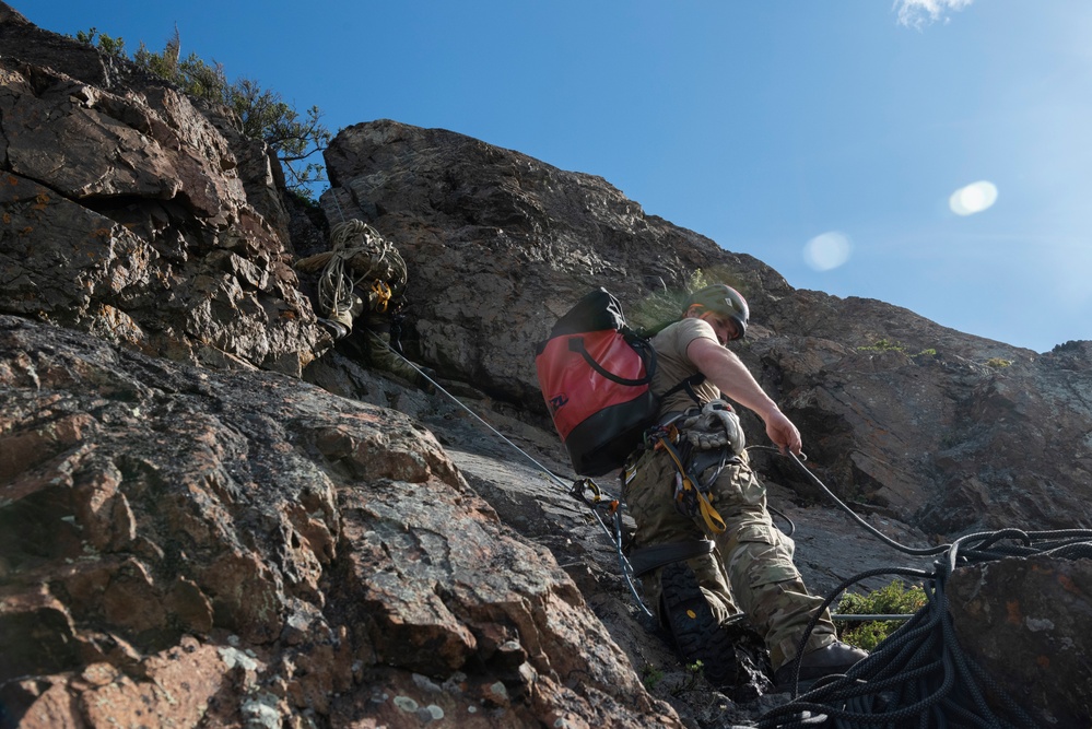 3rd ASOS special warfare Airmen test mountaineering skills in Alaska