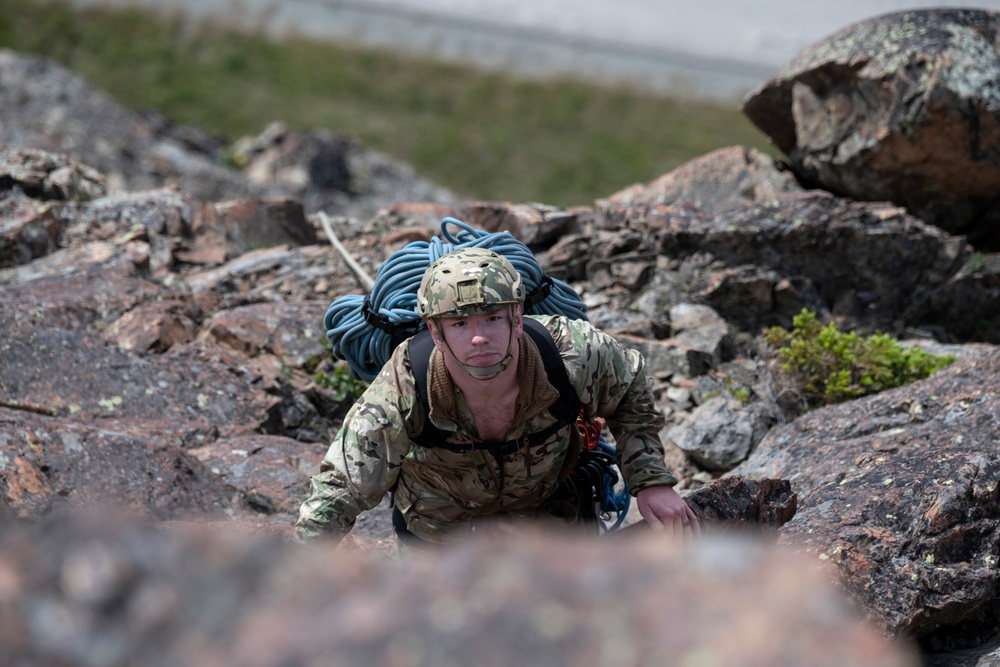 3rd ASOS special warfare Airmen test mountaineering skills in Alaska