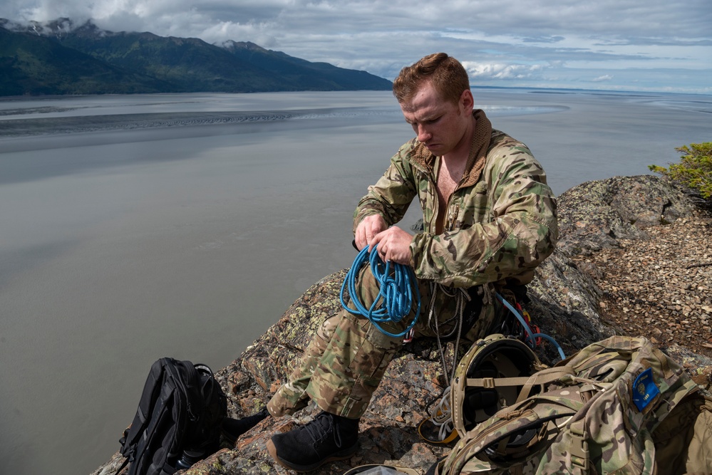 3rd ASOS special warfare Airmen test mountaineering skills in Alaska