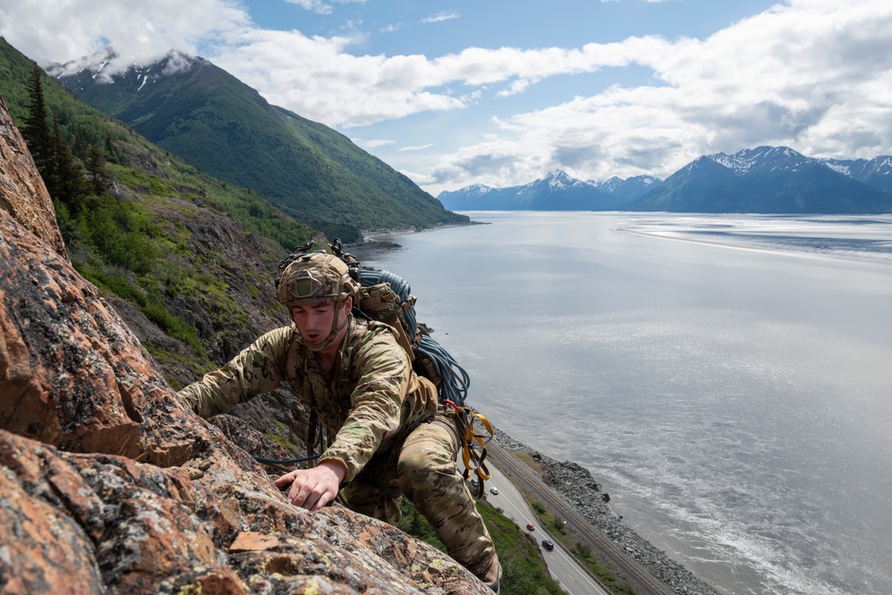 3rd ASOS special warfare Airmen test mountaineering skills in Alaska