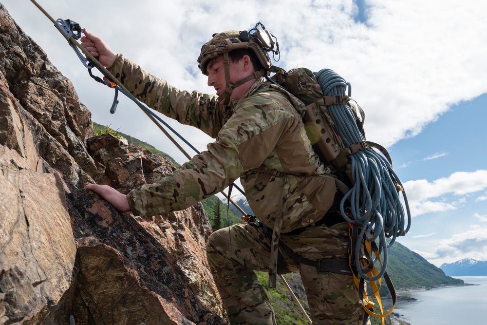 3rd ASOS special warfare Airmen test mountaineering skills in Alaska