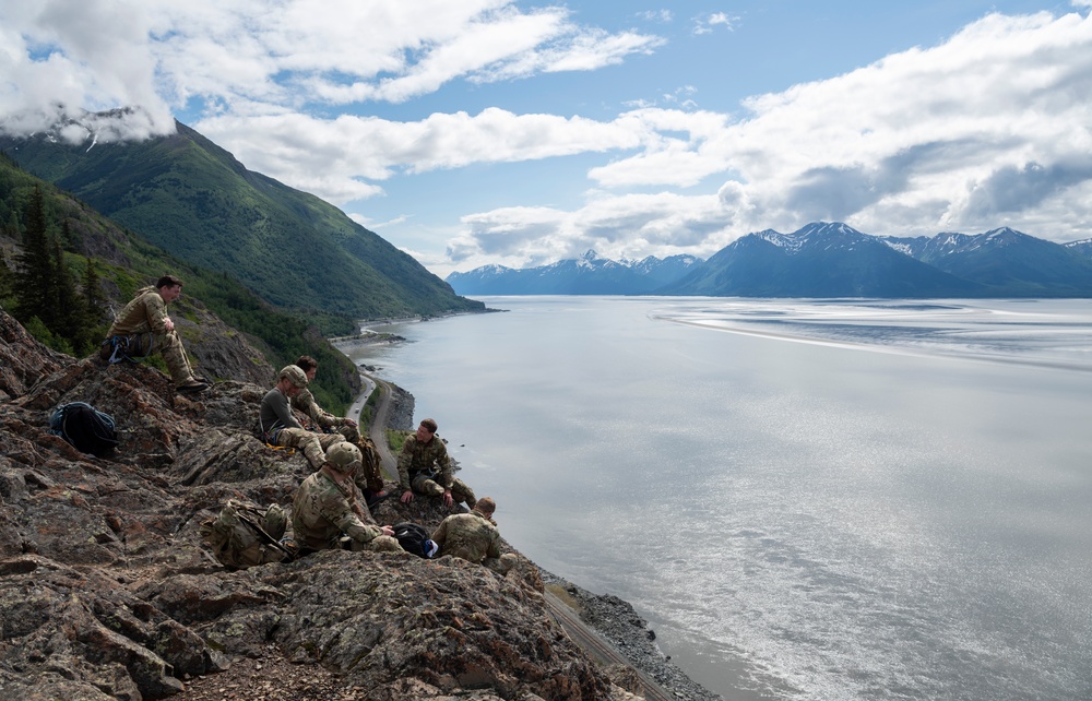 3rd ASOS special warfare Airmen test mountaineering skills in Alaska