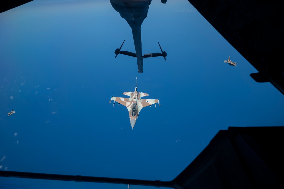 USAF, Israeli Defense Forces conduct in-flight refueling operations together
