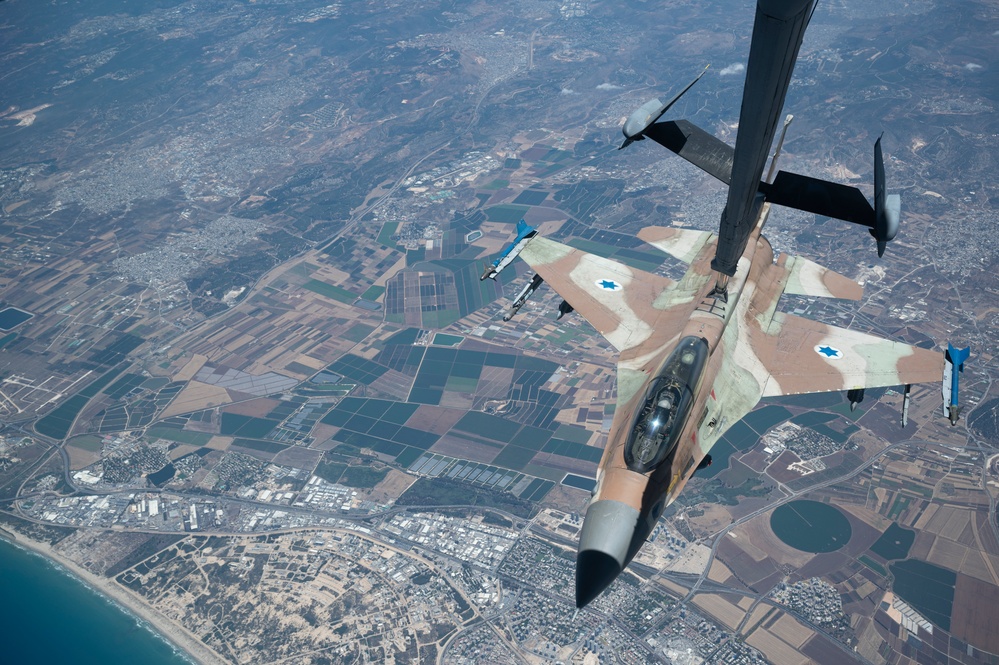 USAF, Israeli Defense Forces conduct in-flight refueling operations together