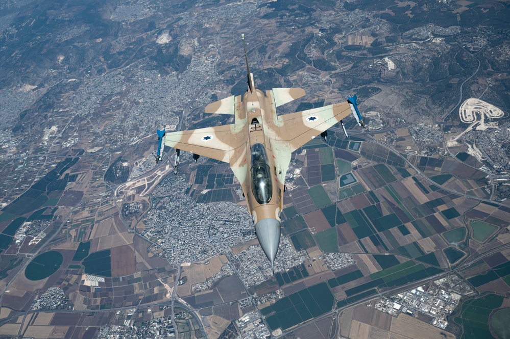 USAF, Israeli Defense Forces conduct in-flight refueling operations together