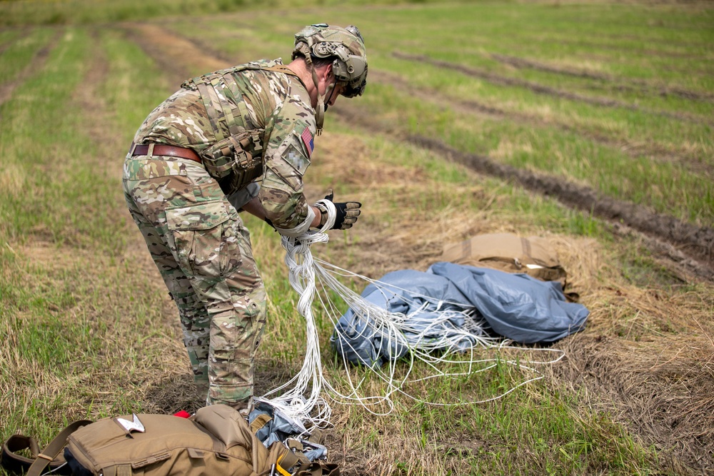 10th Special Forces Group Military Free-Fall in Bosnia-Herzegovina