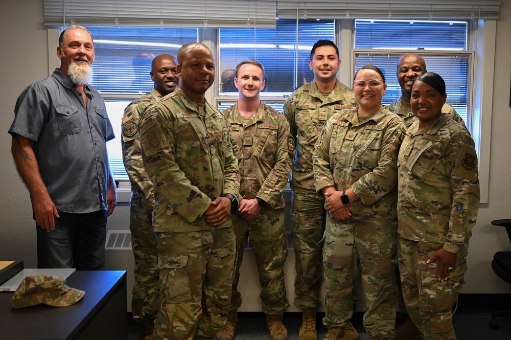 Dvids - Images - Afgsc Command Chief Visits Team Kirtland [image 3 Of 7]