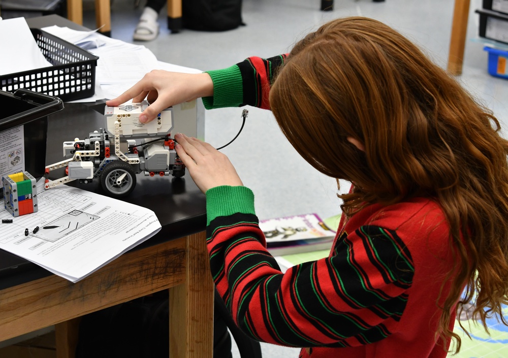 DVIDS - Images - Walker Grant Middle School STEM Activity [Image 2 of 3]