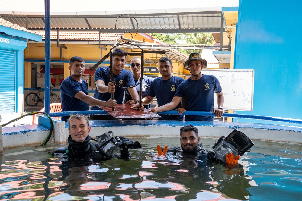 MDSU, Indian Navy Participate In SALVEX