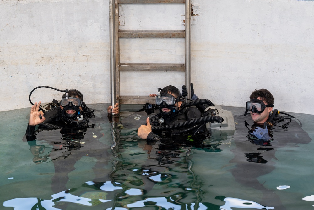 MDSU, Indian Navy Participate In SALVEX