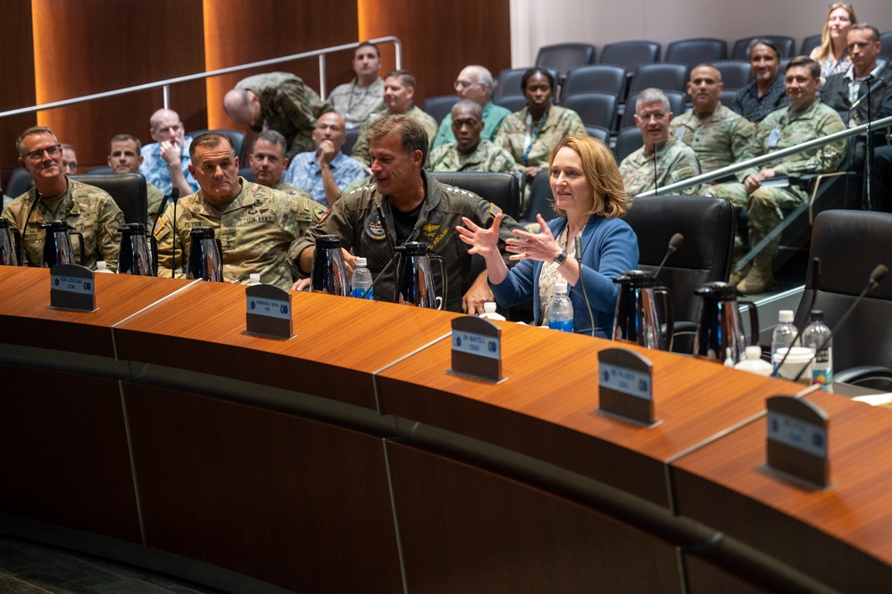 Deputy Secretary Hicks visits USINDOPACOM, USPACFLEET