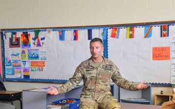 USAG-KA Commander Shares Science and Space Stories at Child &amp; Youth Services Summer Space Jam