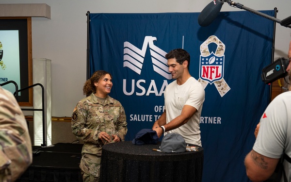 Raiders QB visits Nellis Airmen