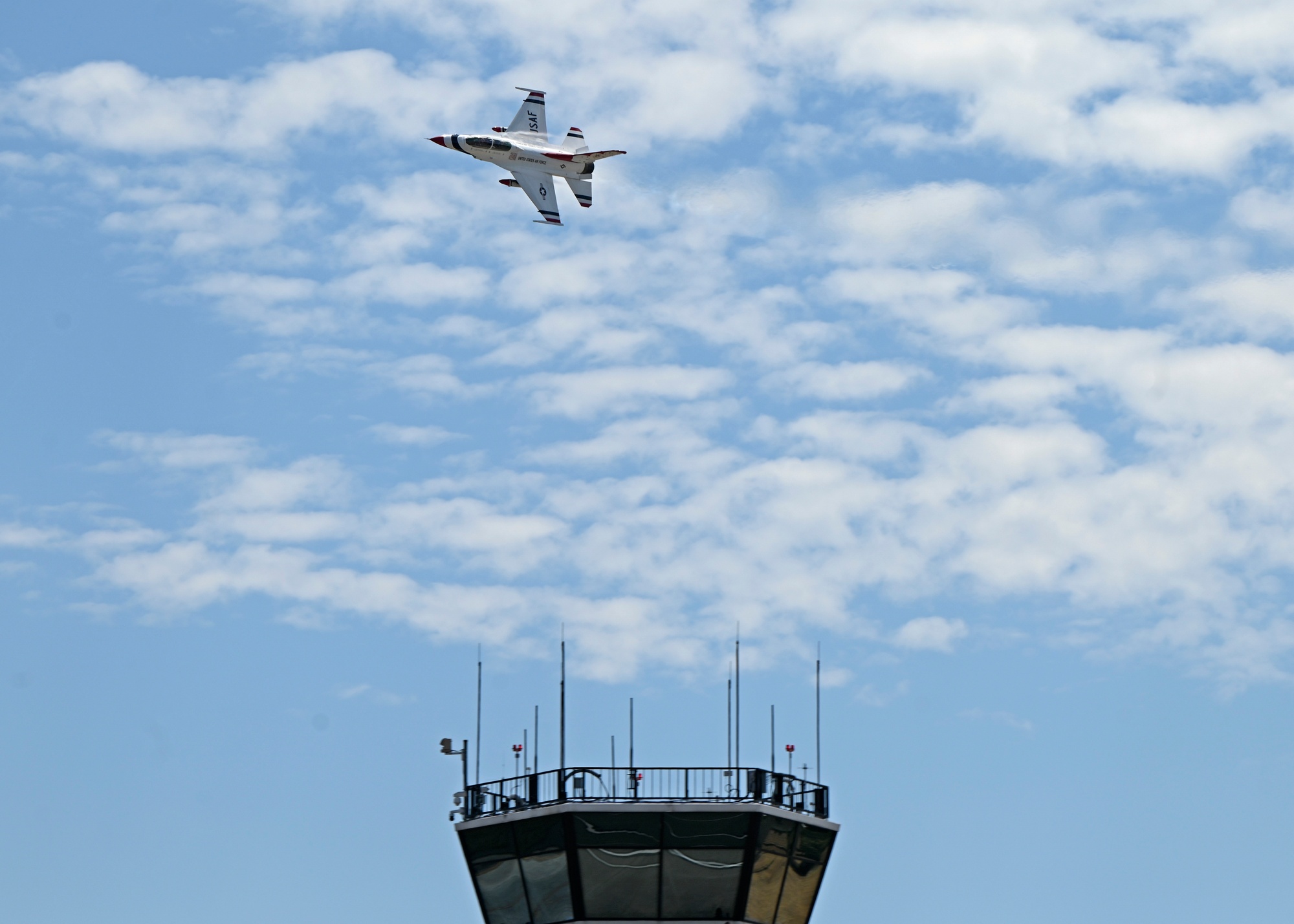 US Air Force Thunderbirds arrive ahead of JBLM airshow this weekend