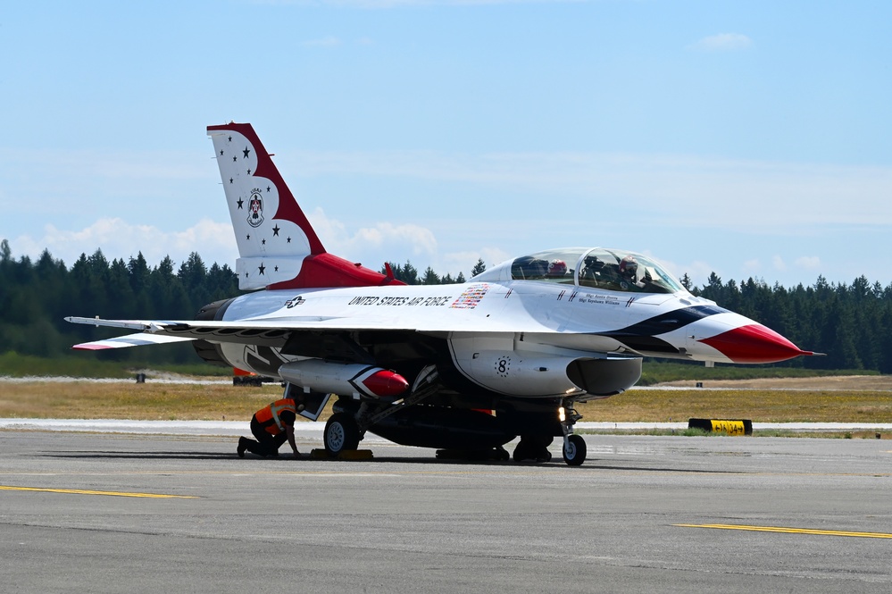 Thunderbird #8 Arrives at JBLM