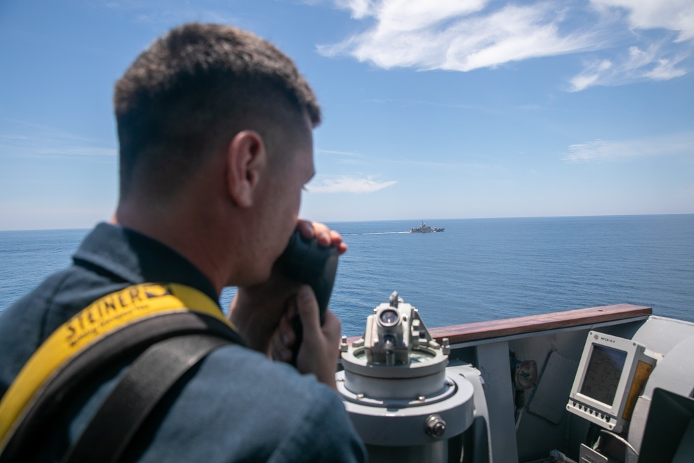 Carrier Strike Group 5, cruiser USS Antietam conduct naval exercise with Vietnamese People’s Navy