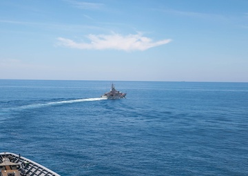 Carrier Strike Group 5, cruiser USS Antietam conduct naval exercise with Vietnamese People’s Navy