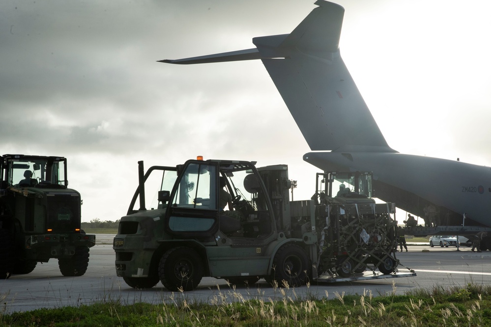 U.S. and British work together to load Royal Air Force Atlas A400M