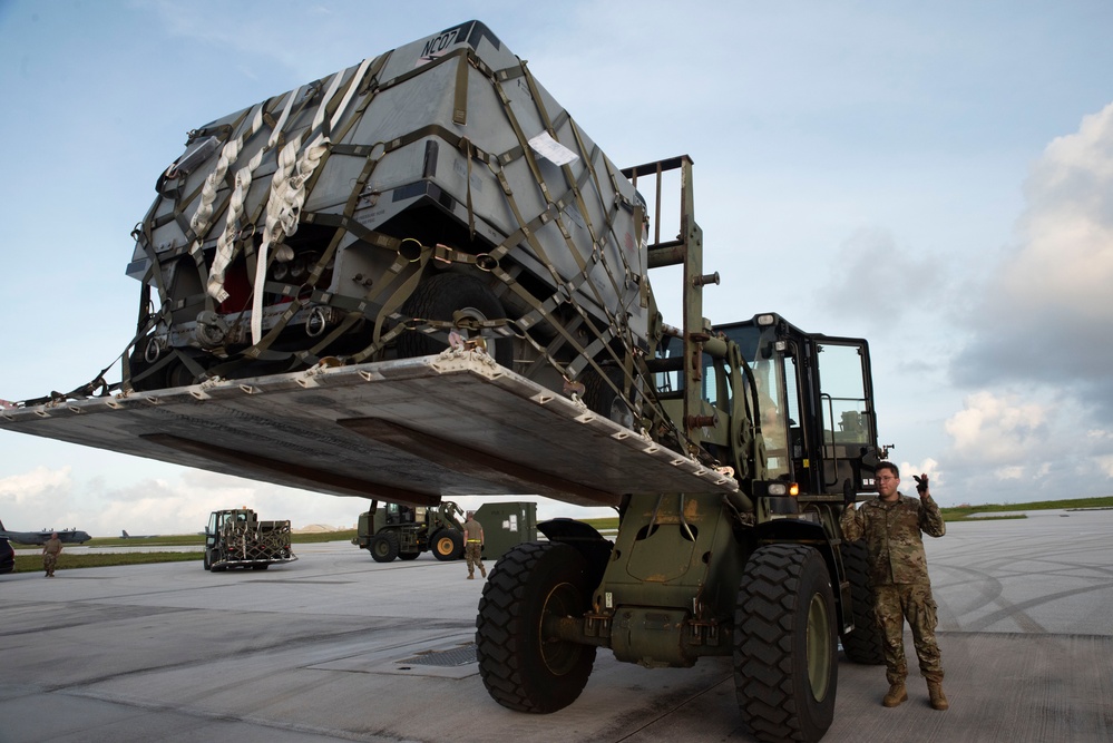 U.S. and British work together to load Royal Air Force Atlas A400M