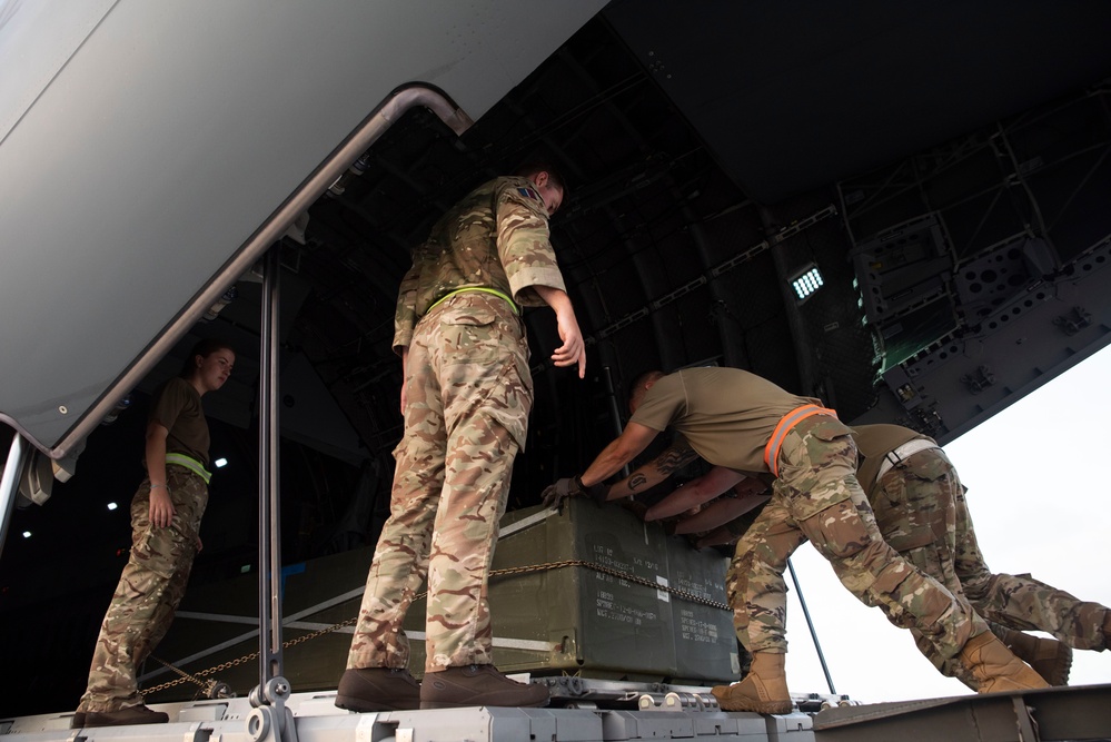 U.S. and British work together to load Royal Air Force Atlas A400M