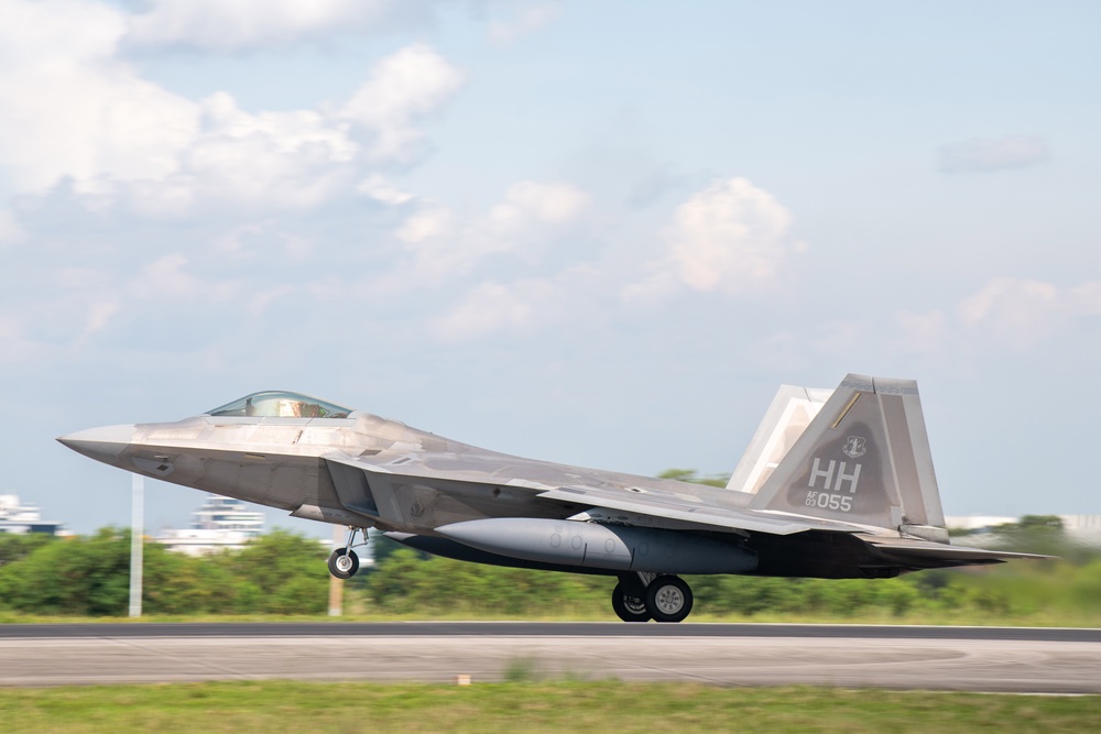 Raptors, PAF bring the thunder