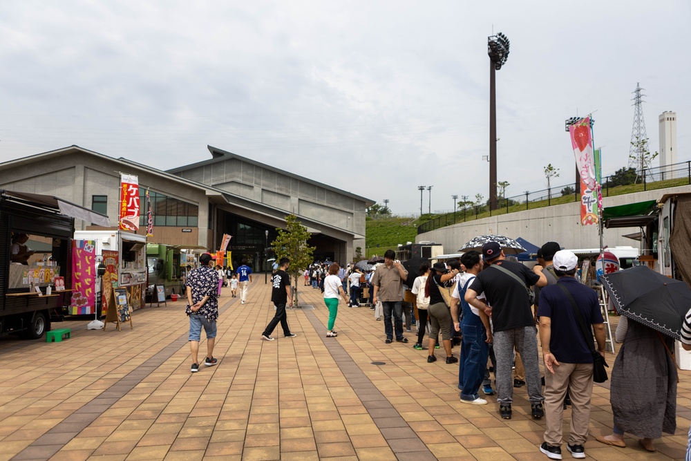 Friends brought together: MCCS and Iwakuni City host the Iwakuni Friendship Flea   Market