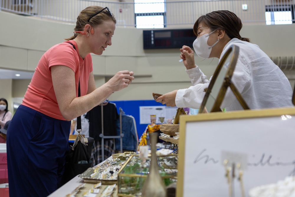 Friends brought together: MCCS and Iwakuni City host the Iwakuni Friendship Flea   Market