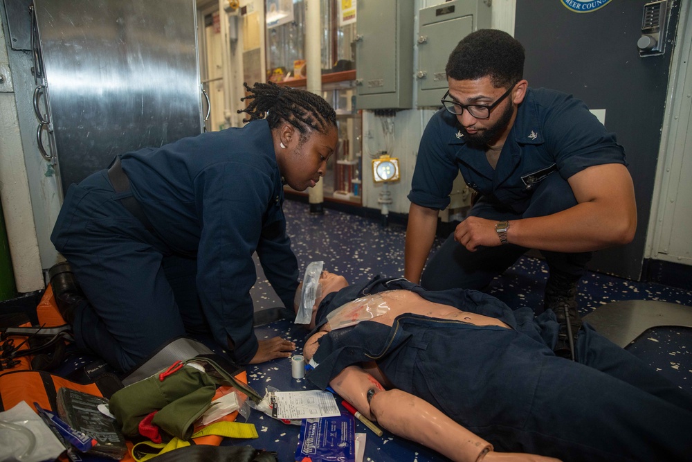 QM3 Essex and BM3 Schiazza Treat Simulated Patient