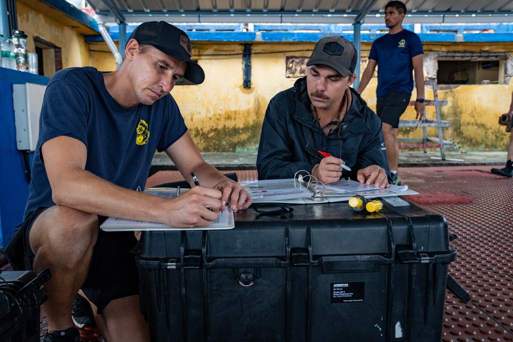 MDSU, Indian Navy Participate In SALVEX