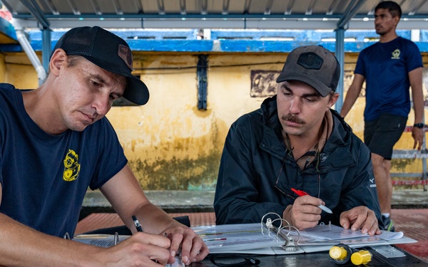 MDSU, Indian Navy Participate In SALVEX