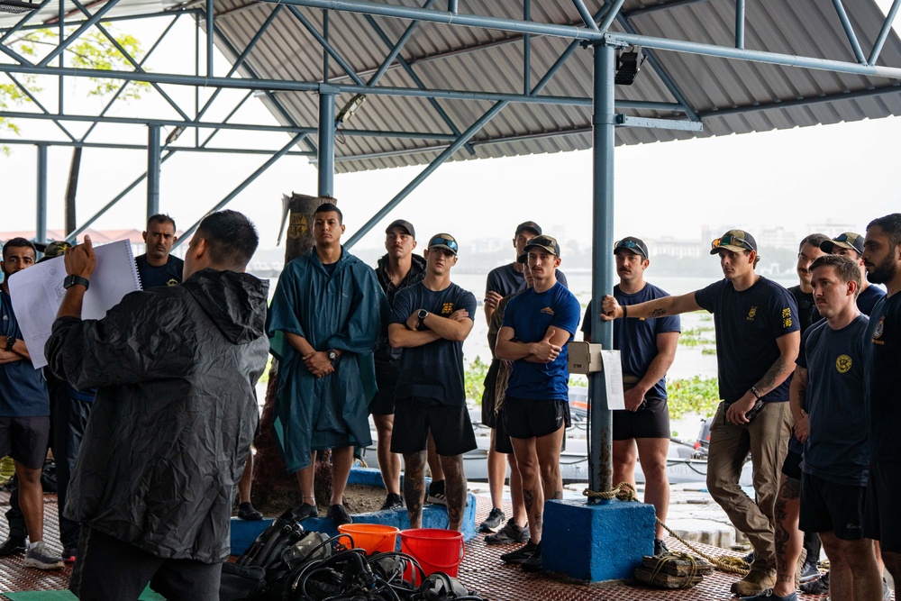 MDSU, Indian Navy Participate In SALVEX