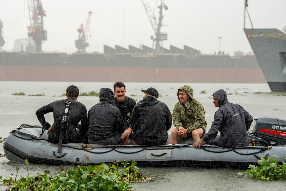 MDSU, Indian Navy Participate In SALVEX