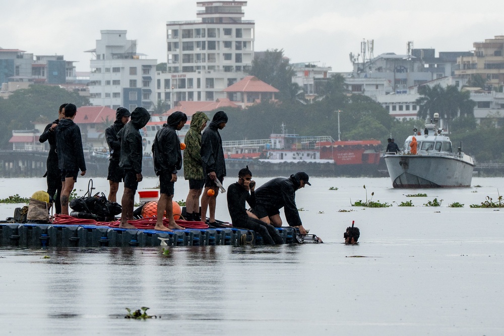 MDSU, Indian Navy Participate In SALVEX