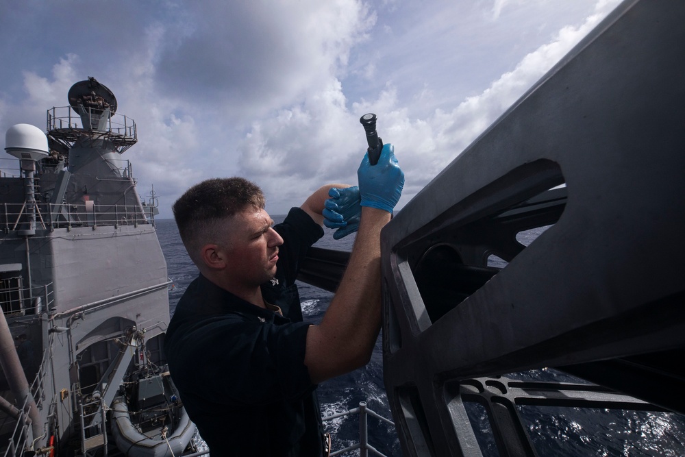 USS Philippine Sea (CG 58) Conducts Maintenance During COMPTUEX