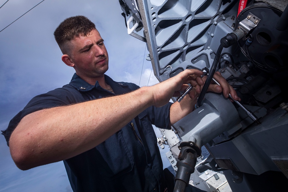 USS Philippine Sea (CG 58) Conducts Maintenance During COMPTUEX