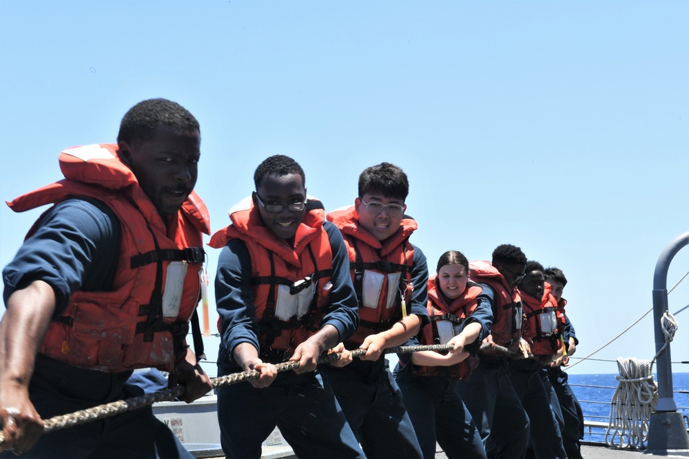 USS Mason (DDG 87) Participates in a Replenishment-at-Sea During COMPTUEX