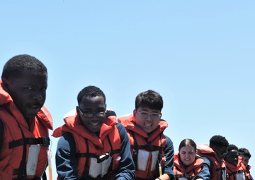 USS Mason (DDG 87) Participates in a Replenishment-at-Sea During COMPTUEX
