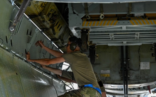 B-52s in JBER: Downloading